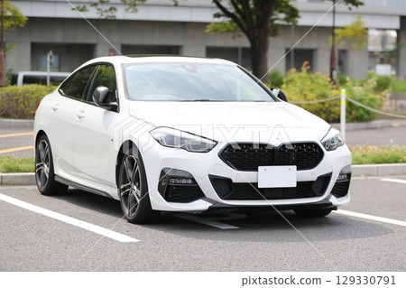 白色德國轎車的圖片 129330791