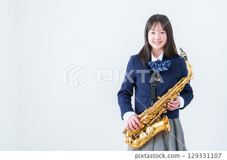 Student girl with saxophone 129331107
