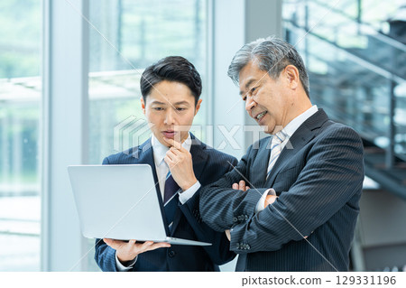 Meeting business people Meeting business people 129331196