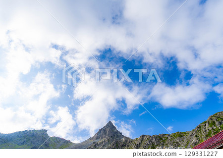 [Mountain Materials] View from Sessho Hut and Mount Yari [Nagano Prefecture] 129331227