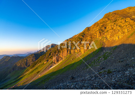 [山岳資料] 從雜掌山看的晨景與槍山 [長野縣] 129331273
