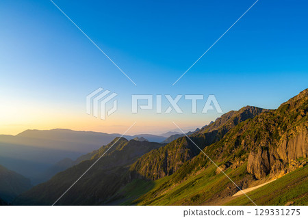 [山岳資料] 從雜掌山看的晨景與槍山 [長野縣] 129331275