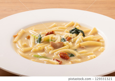 Salmon and mascarpone cream soup pasta 129331321