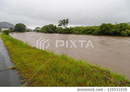 The Tenmuri River in Kirishima City in August 2025. The river in Kirishima City, Kagoshima Prefecture, where a special warning is in effect. The Tenmuri River in Kirishima City in August 2025. The river in Kirishima City, Kagoshima Prefecture, where a special warning is in effect. 129331838