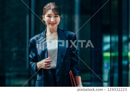 Office young business woman 129332223