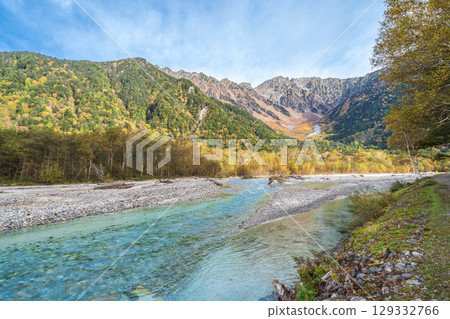 長野縣上高地的紅葉秋景 長野縣上高地的紅葉秋景 129332766