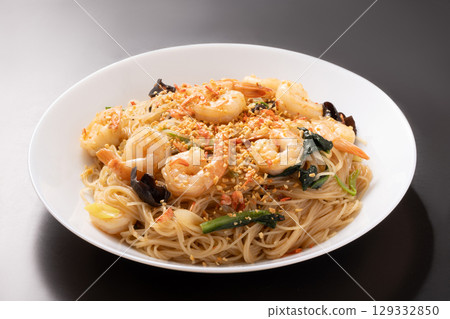 Chao Mi Fen (Taiwanese fried rice noodles with dried shrimp) 129332850