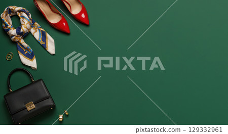 彩色背景圖像，配有時尚鞋、包包和配件 129332961
