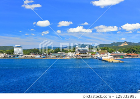 [Shimane Prefecture] A clear, sunny day awaits the wind at Saigo Port Oasis (Oki Island "Oki Saigo Port") 129332983