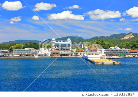 [Shimane Prefecture] A clear, sunny day awaits the wind at Saigo Port Oasis (Oki Island "Oki Saigo Port") 129332984