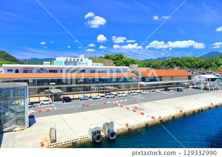 [Shimane Prefecture] A clear, sunny day awaits the wind at Saigo Port Oasis (Oki Island "Oki Saigo Port") 129332990