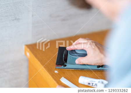 Renovation DIY Countertop Surface Preparation Sandpaper Store Renovation Renovation DIY Countertop Surface Preparation Sandpaper Store Renovation 129333262