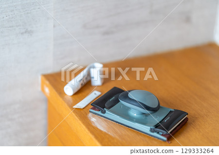 Renovation DIY Countertop Surface Preparation Sandpaper Store Renovation 129333264