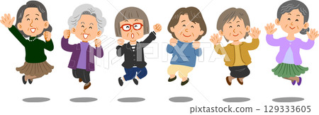 老年婦女排成隊 129333605