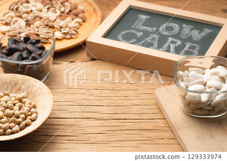 低碳水化合物豆類和堅果 低碳水化合物豆類和堅果 129333974