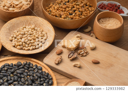 Low-carb bean, nut, and okara cookies 129333982