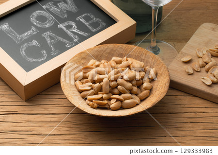 Low-carb peanuts 129333983