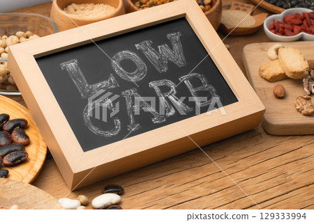 低碳水化合物豆類、格蘭諾拉麥片、堅果 129333994