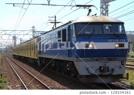 東海道貨運線西行…老式 2000 系列西武新宿線列車駛往近江鐵道 129334161