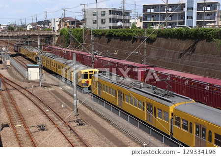 西武新宿線舊2000系列列車開往近江鐵道（新赤津站附近） 129334196