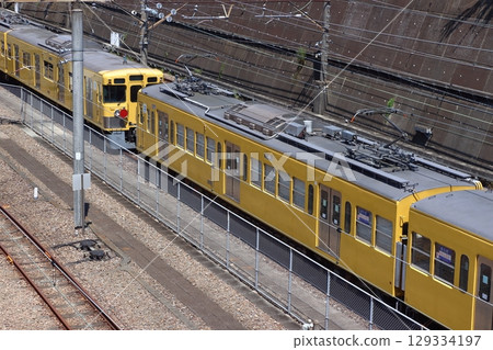 西武新宿線舊2000系列列車開往近江鐵道(新赤津站附近) 西武新宿線舊2000系列列車開往近江鐵道(新赤津站附近) 129334197