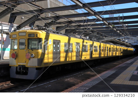 舊2000系列西武新宿線列車從西武線出發，前往近江鐵道（新赤津站至川崎貨運站） 129334210