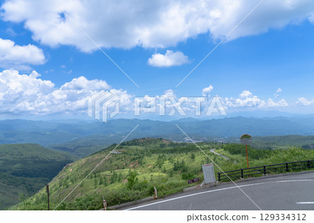 Fresh green plateau seen from Asama Shirane Shiga Refreshing Highway Fresh green plateau seen from Asama Shirane Shiga Refreshing Highway 129334312