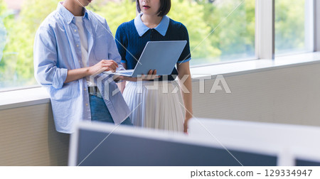 兩個人去諮詢 129334947