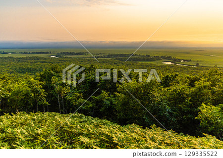 [Hokkaido_Kushiro Wetlands] View from Hosooka Observatory at dusk in summer 129335522