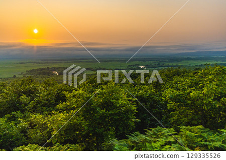[北海道_釧路濕原] 夏日黃昏時分從細岡展望台眺望的景色 129335526