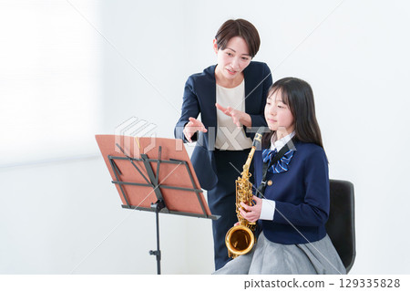 Music lesson teacher and students 129335828