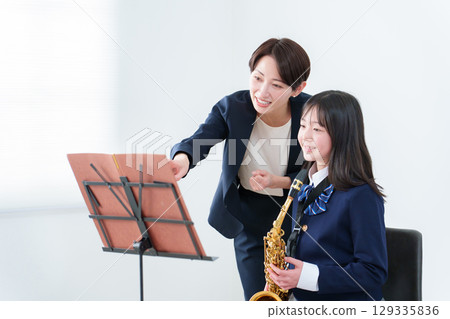 Music lesson teacher and students 129335836