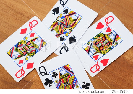 撲克牌（4 張皇后牌） 129335901