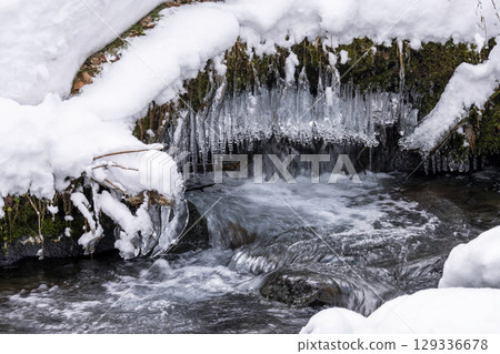 Frozen clear stream (Oyamakiyazawa mountain stream) 129336678