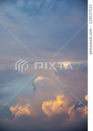 夏季日落戲劇性天空素材晴朗八月 129337521