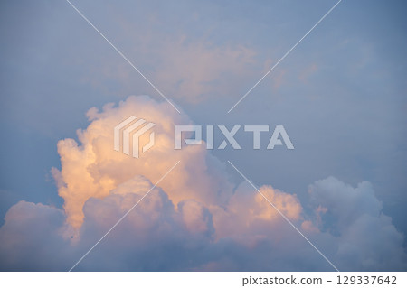 夏季日落戲劇性天空素材晴朗八月 夏季日落戲劇性天空素材晴朗八月 129337642