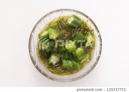 秋葵、裙帶菜和麵條湯 秋葵、裙帶菜和麵條湯 129337755