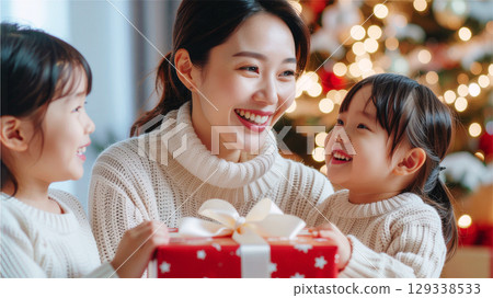 Christmas portrait of a smiling family 129338533