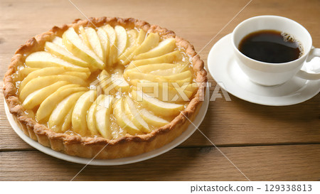 咖啡店裡的梨塔 129338813