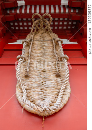 Giant Straw Sandal at Sensoji Temple in Asakusa, Tokyo 129339872