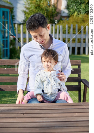 父母子女父親嬰兒育兒幼兒 129340340