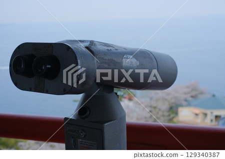 Telescope, binoculars, tourist spots 129340387