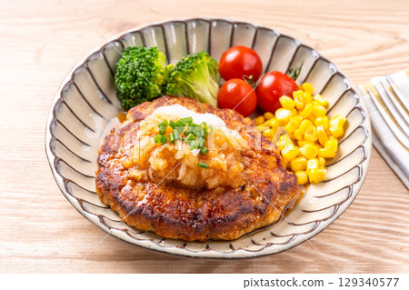 豆腐漢堡牛排（佐蘿蔔絲和醬油） 129340577