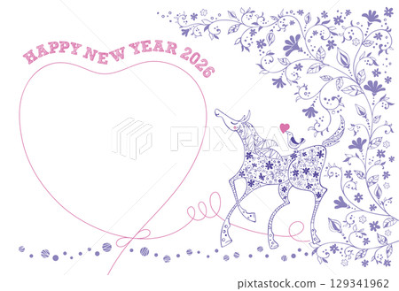 2026 年新年賀卡，圖案為一匹馬，馬背上有一隻鳥和小花，還有一顆心 - 紫色和粉紅色 129341962