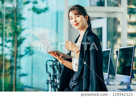 Business woman using a personal computer in the office Business woman using a personal computer in the office 129342123