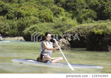 Cute woman enjoying SUP 129342805