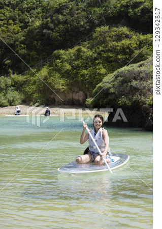 Cute woman enjoying SUP 129342817