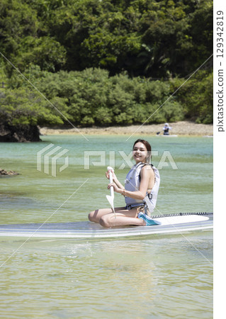 Cute woman enjoying SUP 129342819