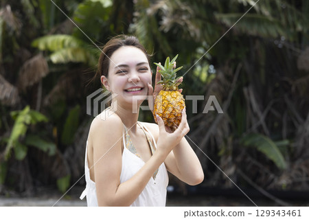 菠蘿的女人 129343461