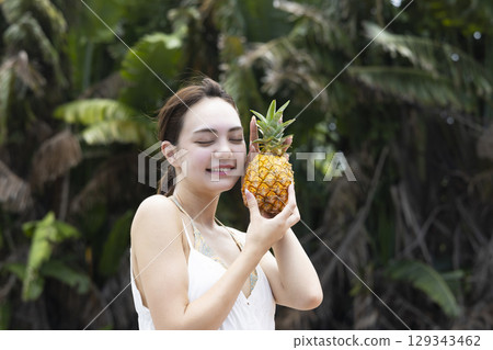 菠蘿的女人 129343462